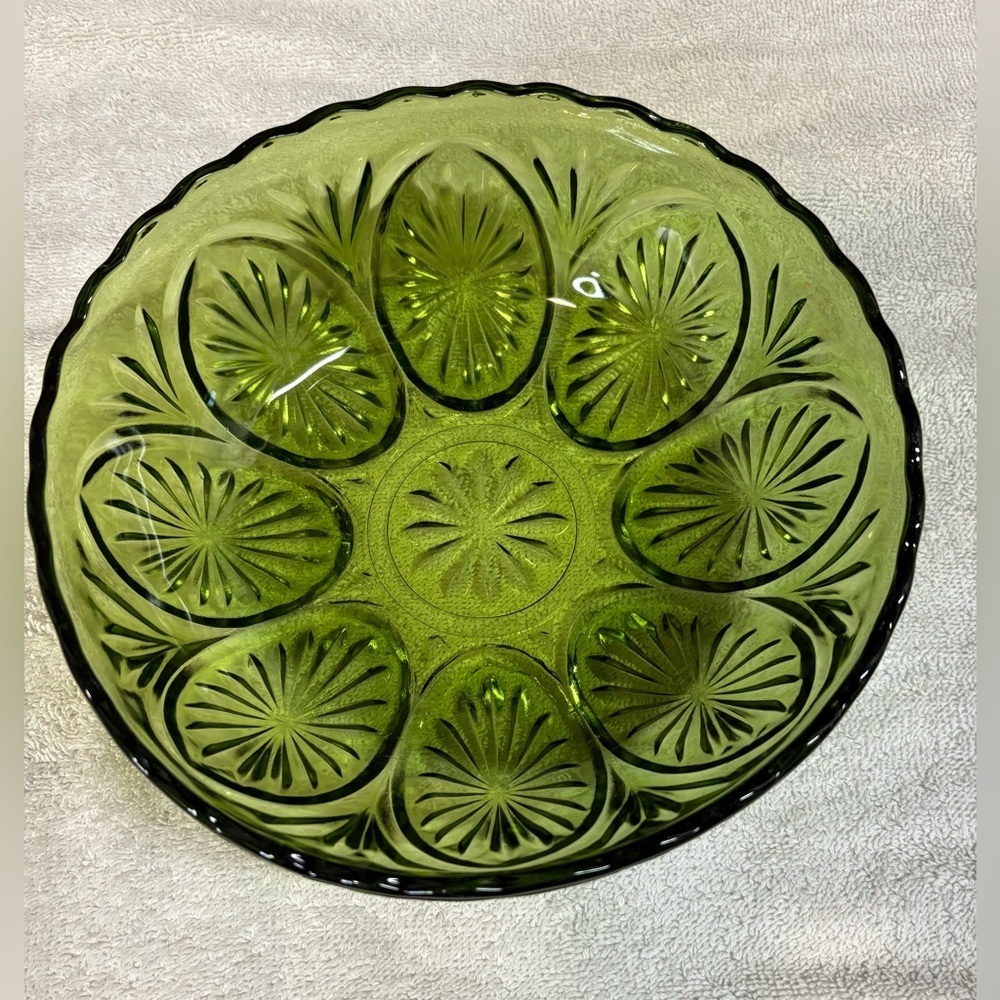 Vintage Anchor Hocking Medallion Star & Cameo Green Glass 8" Serving Bowl